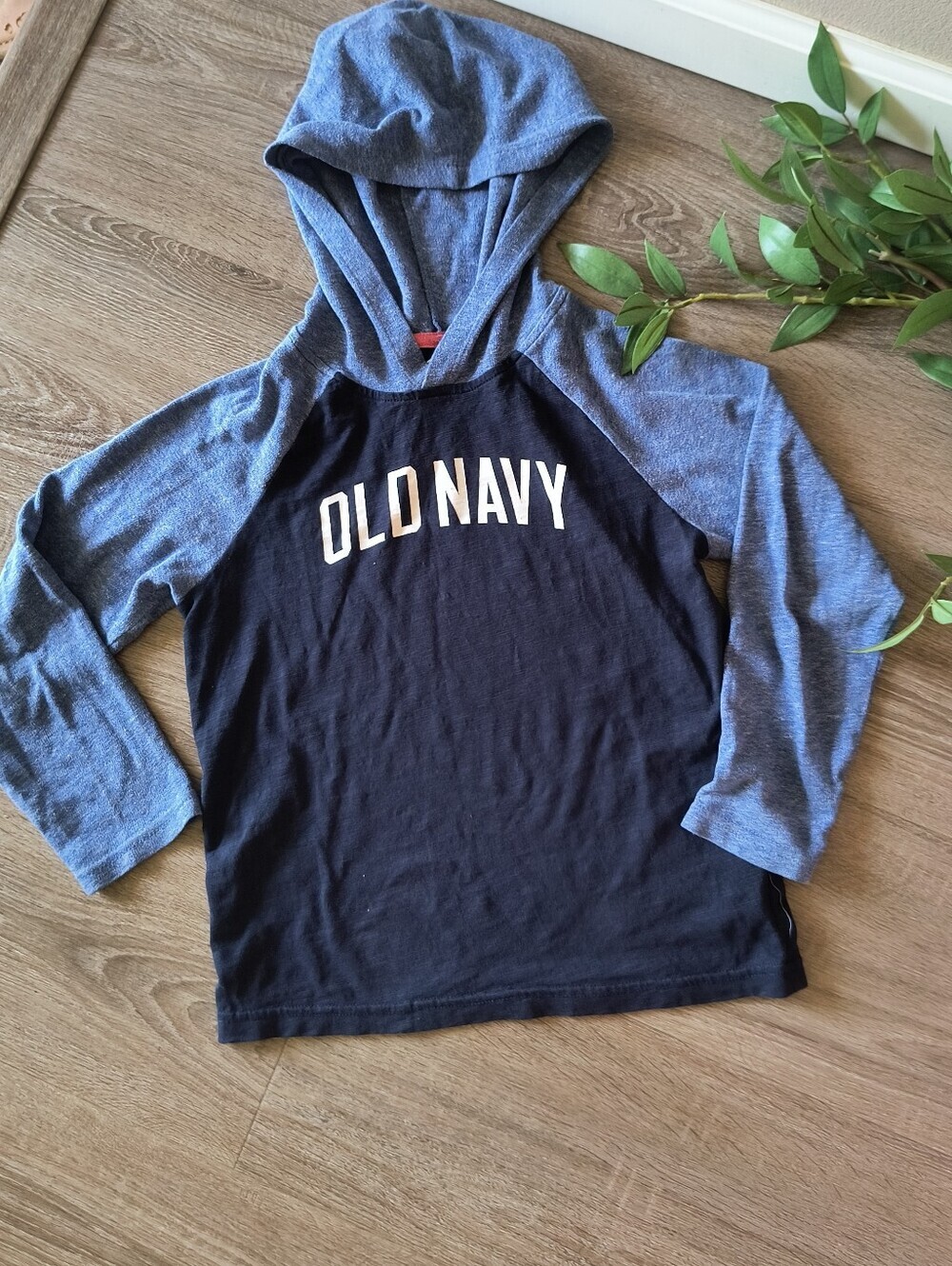 Old Navy Boys Graphics Hooded Long Sleeve Navy Raglan Shirt Size Small 6/7